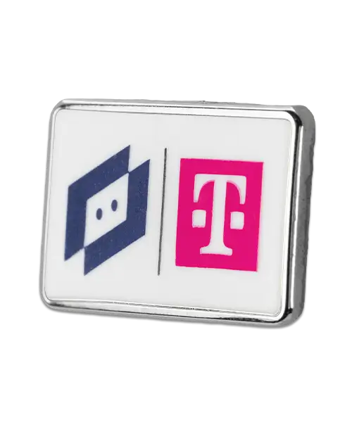 Pin, geprägt – Hartemaille und bedruckt „LogicMonitor | Telekom“ individuell mit Logo