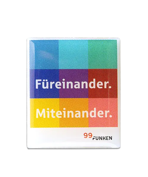 Pin, bedruckt im Offsetdruck “Füreinander. Miteinander”