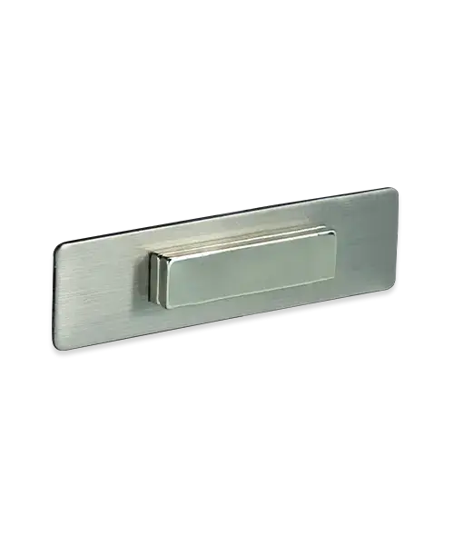 Pin, bedruckt im Siebdruck „Varta“ - Rückseite mit Magnet