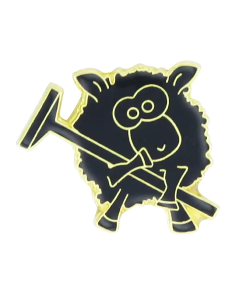 Pin, geprägt und emailliert "Schwarzes Schaf"