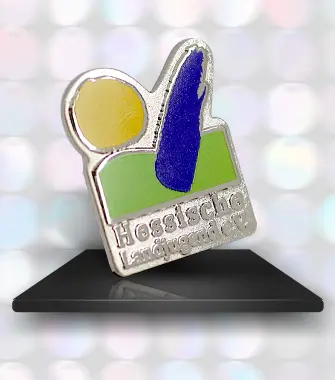 Pin, geprägt in Sandkorn-Optik „Hessische Landjugend“ - Top Produkt des Jahres Pins Anstecker Anstecknadeln